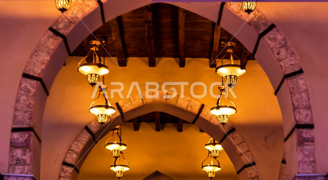 فانوس عربي ، ضوء الشارع التلقائي على الحائط ، مستشعر الضوء معلق بالسقف ، الإضاءة الزخرفية بالشوارع ، بتصميم عربي سعودي 