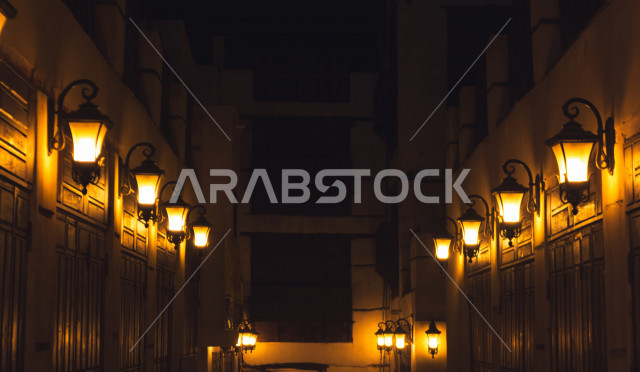 فانوس عربي ، ضوء الشارع التلقائي على الحائط ، مستشعر الضوء معلق بالسقف ، الإضاءة الزخرفية بالشوارع ، بتصميم عربي سعودي 