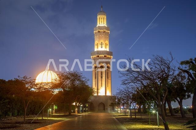 Sultan Qaboos Grand Mosque in Muscat - Photo