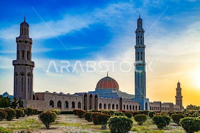 Sultan Qaboos Grand Mosque in Muscat - Photo