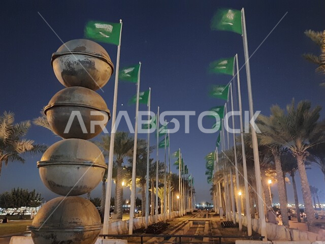  حركة سير السيارات على طريق كورنيش جدة , الواجهة البحرية في مدينة جدة بالمملكة العربية السعودية ، المعالم السياحية في الليل بمدينة جدة  . 