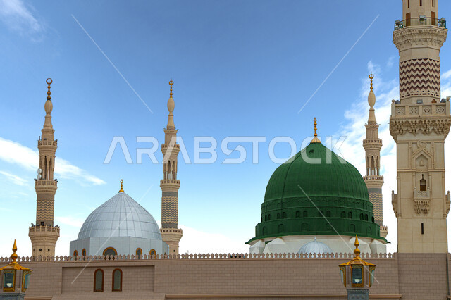 قباب ومآذن المسجد النبوي في المدينة المنورة، القبة الخضراء في المسجد النبوي الشريف، معالم دينية سياحية في المملكة العربية السعودية.