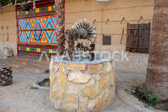 صوره مقربه لبئر ماء أثري قديم, بير ماء شعبي تراثي في منطقة عسير, متحف عسير , آثار تاريخيه شعبيه قديمه