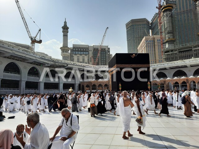 الحرم المكي الشريف في مكة المكرمة بالمملكة العربية السعودية ، أداء مناسك الحج والعمرة ، موسم الحج 2023 ، الحجاج المسلمين حول الكعبة المشرفة في مكة المكرمة ، المسجد الحرام
