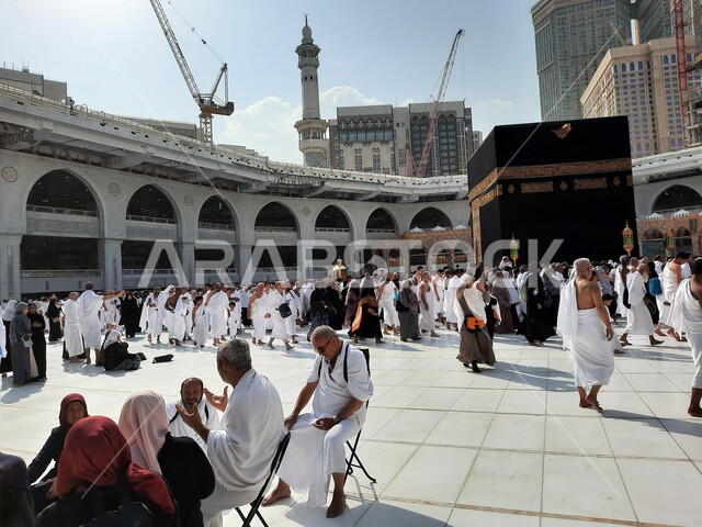 الحرم المكي الشريف في مكة المكرمة بالمملكة العربية السعودية ، أداء مناسك الحج والعمرة ، موسم الحج 2023 ، الحجاج المسلمين حول الكعبة المشرفة في مكة المكرمة ، المسجد الحرام