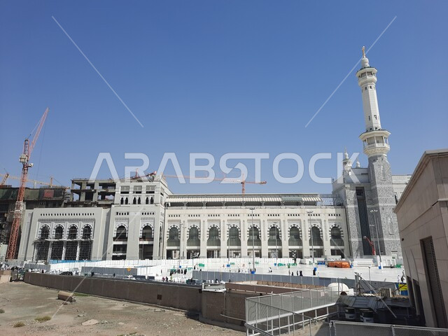 الفناء الخارجي للمسجد الحرام في مكة المكرمة بالمملكة العربية السعودية ، معالم اسلامية ، أماكن إسلامية مقدسة