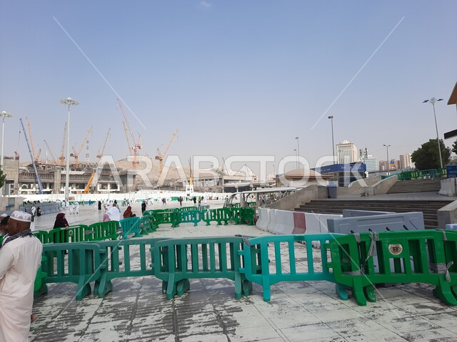 الفناء الخارجي للمسجد الحرام في مكة المكرمة بالمملكة العربية السعودية ، معالم اسلامية ، أماكن إسلامية مقدسة