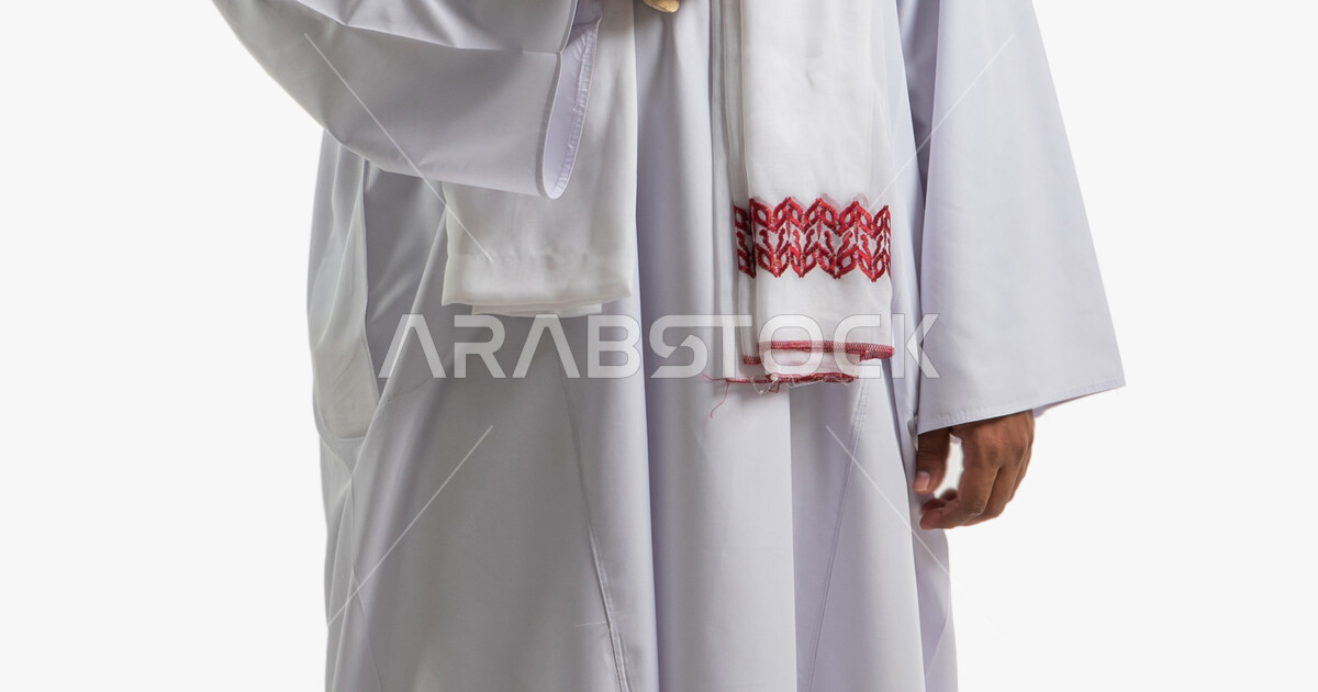 بورتريه لفلاح مصري يحمل بيده المنجل ويرتدي الزي المصري التقليدي، مهندس ...