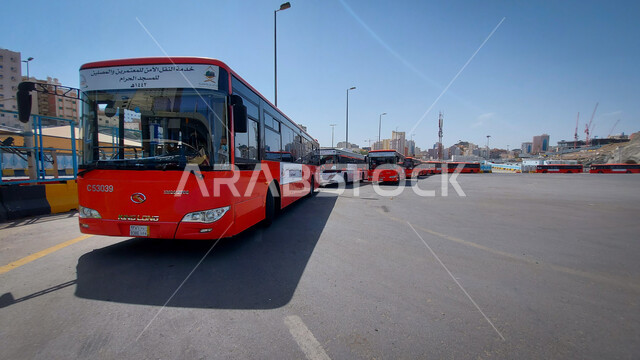 باصات نقل الحجاج والمعتمرين في مكة المكرمة بالمملكة العربية السعودية، الطرقات والشوارع، النقل الجماعي، وسائل المواصلات