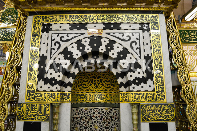 الروضة المشرفة في المسجد النبوي الشريف في المدينة المنورة ، مسجد رسول الله ، محراب النبي بالروضة الشريفة ، رياض الجنة ، المملكة العربية السعودية ، الحرم المدني من الداخل