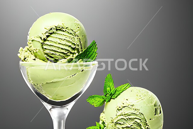 طبق ايس كريم بنكهة النعناع، ايس كريم الفستق الحلبي، طبق البوظة الاخضر، حلويات صيفية باردة، اوراق النعناع، ايس كريم طازج، مرطبات صيفية