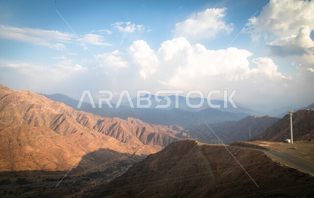جبال عسير في السعودية ، سلاسل من الجبال الشاهقة ، التضاريس الطبيعية الجبلية