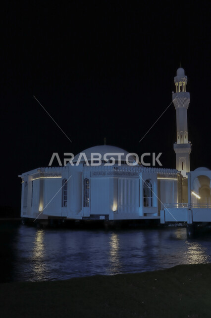 مسجد الرحمة في مدينة جدة، المسجد العائم على ساحل البحر الأحمر في المملكة العربية السعودية ،المسجد العائم ليلاً