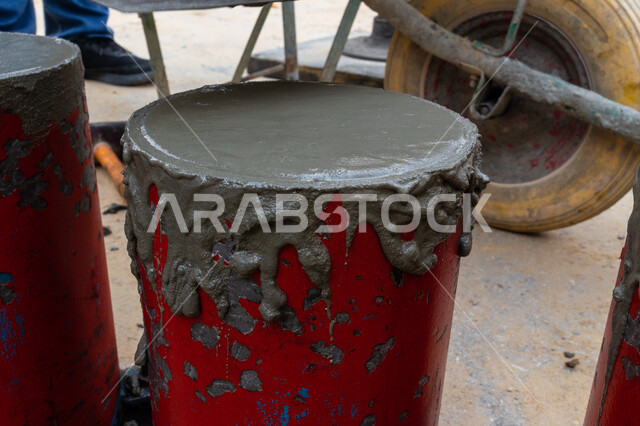 صورة مقربة لاسمنت مخلوط بالحصى، تحضير وتجهيز الاسمنت، اوعية تعبئة الاسمنت، اعمال البناء، خلط الاسمنت