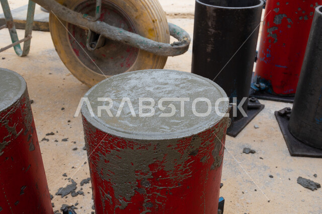 صورة مقربة لاسمنت مخلوط بالحصى، تحضير وتجهيز الاسمنت، اوعية تعبئة الاسمنت، اعمال البناء، خلط الاسمنت