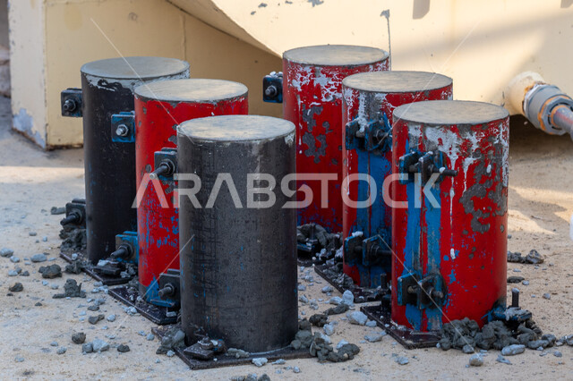 صورة مقربة لاسمنت مخلوط بالحصى، تحضير وتجهيز الاسمنت، اوعية تعبئة الاسمنت، اعمال البناء، خلط الاسمنت