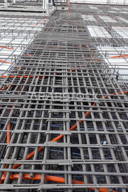 تجهيز الاسياخ لبناء الاسقف، معدات وادوات البناء، اعمال البناء، اسياخ معدنية، الحديد الصلب