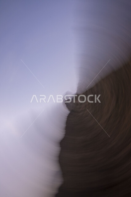 صورة مقربة لموجات دائرية، خلفية ضبابية