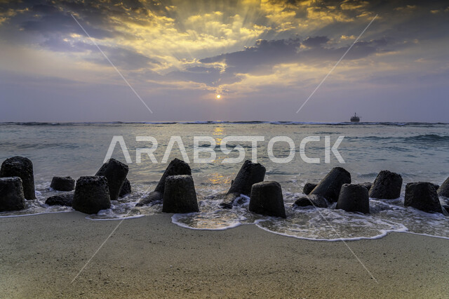 انعكاس الشمس على البحر، امواج البحر، شاطئ البحر، غروب الشمس، هدوء البحر، مناظر طبيعية خلابة، الطبيعة البحرية، خلفية الطبيعة