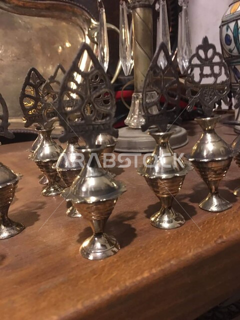 مجموعة من المكاحل النحاسية، مكاحل سعودية قديمة، انتيك، الكحل السعودي، تحف تاريخية قديمة