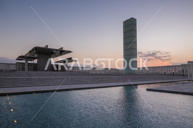 ساحة الاحتفالات في مؤسسة قطر بالمدينة التعليمية في الريان بالدوحة في قطر، بركة مائية، الفن الهندسي المعماري، معالم الدوحة