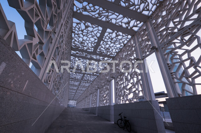 ساحة الاحتفالات في مؤسسة قطر بالمدينة التعليمية في الريان بالدوحة في قطر، الفن الهندسي المعماري، معالم الدوحة