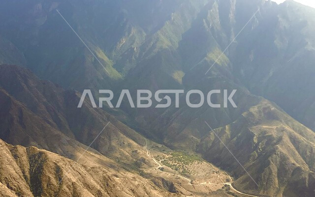 جبال عسير في المملكة العربية السعودية ، معالم تاريخية سياحية ، المرتفعات الجبلية ، الطبيعة الجبلية ، سلاسل من الجبال الشاهقة
