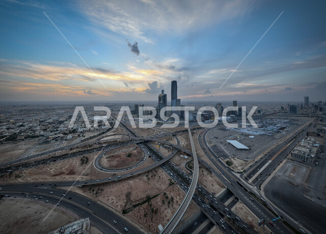 مركز الملك عبد الله المالي ( كافد ) في مدينة الرياض بالمملكة العربية السعودية، الأبراج وناطحات السحاب، عاصمة الرياض، معالم الرياض السياحية الشهيرة، أفق مدينة الرياض، طرق وشوارع السعودية