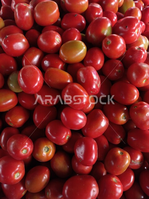 Close-up of a pile of red tomatoes, vegetable market, tomato fruit, vegetables, agricultural crops, tomato crop, red tomato seeds