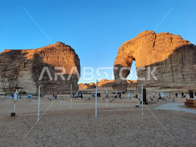 صخرة الفيل ، العلا ،  المملكة العربية السعودية ، مواقع اثرية ، معالم تاريخية سياحية ، المناظر الطبيعية غير العادية من الحجر الرملي ،  بلدة العلا القديمة ، تراث ثقافي وطبيعي.