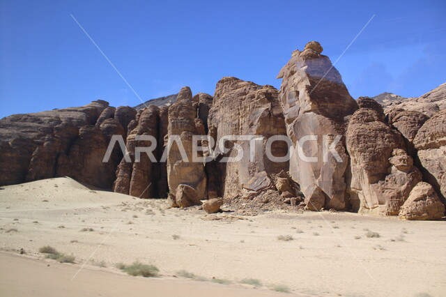 التكوينات الصخرية الطبيعية في محافظة العلا في المملكة العربية السعودية، معالم اثرية، اماكن تاريخية قديمة، المرتفعات الجبلية، المناطق الصحراوية في محافظة العلا، الطبيعة الصحراوية، السياحة في السعودية