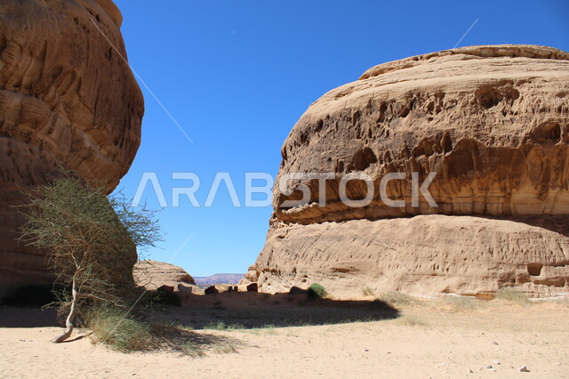 المعالم الاثرية التاريخية القديمة، الجبال والمرتفعات الصخرية، التكوينات الصخرية الطبيعية في محافظة العلا بالمملكة العربية السعودية، الطبيعة الصحراوية، اماكن سياحية في السعودية