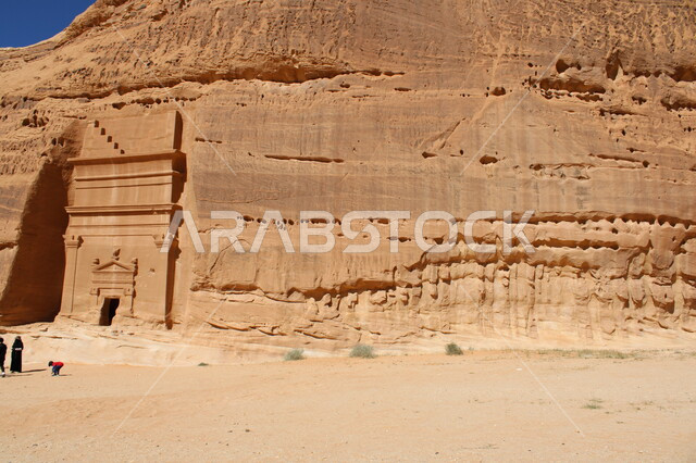 التكوينات والتشكيلات الصخرية الطبيعية في المناطق الصحراوية بمحافظة العلا في السعودية، القمم الجبلية، الجبال الصخرية الطبيعية، الطبيعة الصحراوية، أماكن سياحية، معالم اثرية تاريخية قديمة