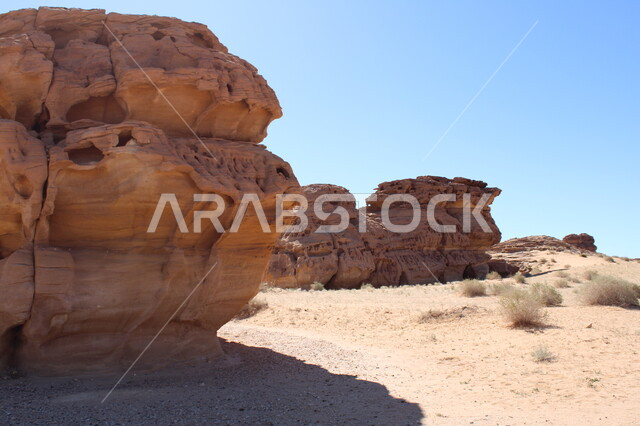 التكوينات الصخرية الطبيعية في محافظة العلا في السعودية، الطبيعة الصحراوية، المرتفعات الجبلية، القمم الصخرية في المناطق الصحراوية، معالم أثرية تاريخية قديمة، السياحة في السعودية 