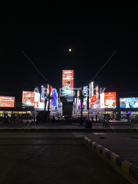  البوليفارد بمدينة الرياض , موسم الرياض , شاشات كبيرة مضاءة في بوليفارد الرياض , اختيار المكان المناسب لقضاء وقت الفراغ , الإجازة الصيفية , تسلية وترفيه , السياحة في المملكة العربية السعودية .