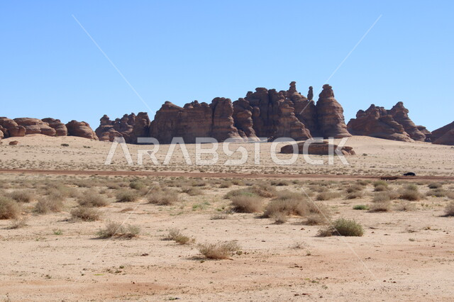 التكوينات الصخرية في محافظة العلا بالمملكة العربية السعودية ، معالم أثريه تاريخيه قديمه، المناطق الصحراويه ، القمم والمرتفعات الجبليه، الجبال الصخرية، الطبيعة الصحراوية، السياحة في السعودية