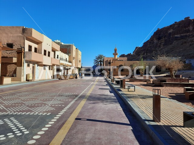 منظر جميل لشوارع مدينة العلا القديمة ، قرية العلا التراثية بالمملكة العربية السعودية ، مباني طينية قديمة ، حضارة العلا العربية الإسلامية القديمة ،  معالم تاريخية سياحية.