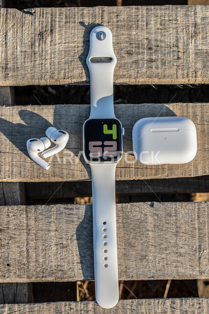 سماعات أذن لاسلكية ، إكسسوارات خاصة بالأجهزة التقنية الحديثة ، سماعة لاسلكية ، ساعة اليد