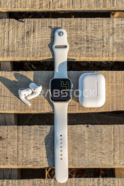 سماعات أذن لاسلكية ، إكسسوارات خاصة بالأجهزة التقنية الحديثة ، سماعة لاسلكية ، ساعة اليد