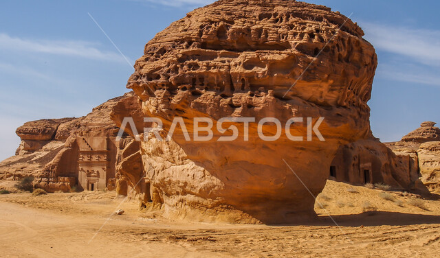 التكوينات الصخريه في محافظة العلا بالمملكه العربيه السعوديه، المرتفعات الجبلية، أماكن سياحيه سعوديه، معالم اثرية تاريخية قديمة، الجبال الصخرية، الطبيعه الصحراويه