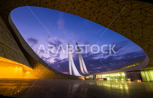 مسجد المدينة التعليمية في الدوحة بدولة قطر ليلا، تحفة معمارية، الفن الهندسي المعماري، اماكن مقدسة، معالم قطر الاسلامية