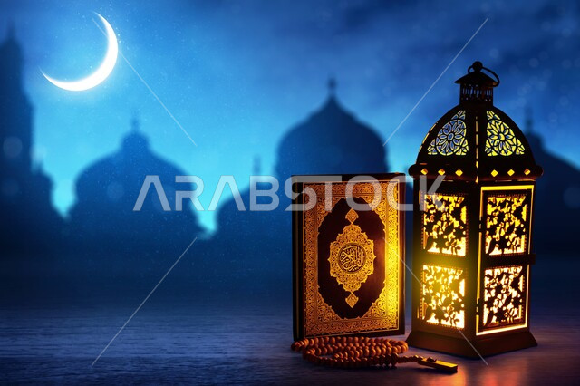 قالب تصميم رمضاني , التهنئة بقدوم شهر رمضان الكريم ، فانوس مضيء أمام المصحف الشريف  ليلا ، مساجد وهلال  , خلفية زرقاء داكنة  ، خلفيات رمضانية .
