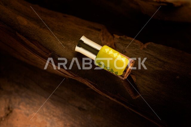 توله زجاجيه من دهن العود الأصلي, التعطر والتطيب بالمسك, عطور وبخور سعودي عربي خليجي, عطور فخمة وراقية .