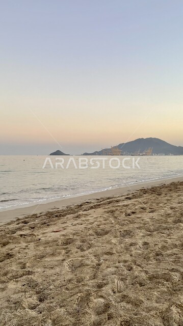 غروب الشمس على  شاطئ بحر خورفوكان في الشارقه ، الواجهة البحرية أثناء الغروب، أماكن سياحيه في الإمارات العربيه المتحده, المدينه الساحليه خوروفوكان, خلفية الطبيعه