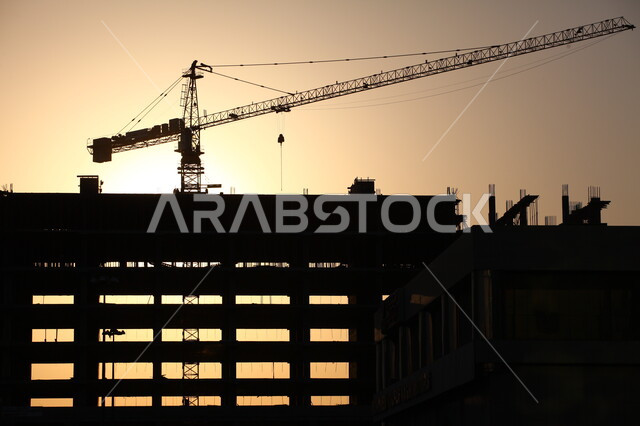 صورة ظلية لمبنى سكني تحت الانشاء وقت غروب الشمس، فن الهندسة المعمارية، رافعة الخرسانة، التطور العمراني، مشاريع سكنية، شقق سكنية, الهندسة المعمارية, خلفية المشاريع الانشائية .