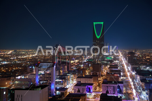  منظر ليلي لأبراج وناطحات السحاب في مدينة الرياض، الفن الهندسي والمعماري، الإضاءه و الأنوار الليليه لمدينة الرياض, اليوم الوطني السعودي, معالم   مشهورة في المملكة العربية السعودية