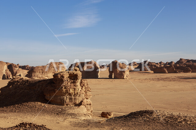  التكوينات الصخرية الطبيعية في مدينة العلا بالمملكة العربية السعودية ، الحضارة القديمة ، المعالم التاريخية الأثرية السياحية في السعودية ،  الطبيعة الصحراوية والمرتفعات الجبلية في محافظة العلا