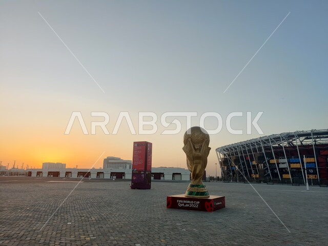 ملعب أحمد بن علي في مدينة الدوحه في قطر , بطولة كأس العالم 2022 في قطر , كاس العالم فيفا, مونديال قطر ,  الشغف بكرة القدم, مجسم كأس العالم  .