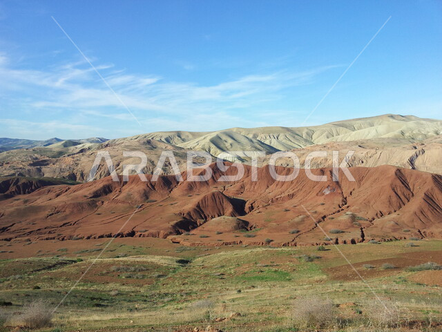 سلسلة جبلية لمختلف الطبقات الجيولوجية للحقب الثاني , سهول وسلاسل جبلية , جيولوجيا وجغرافيا الارض , مناظر طبيعية , خلفية الطبيعة .