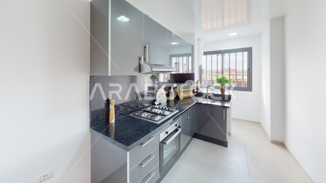 تصميم داخلي حديث لمطبخ داخل شقة سكنية ، تصاميم وديكورات داخلية ، تصميم معماري هندسي حديث ، شقق سكنية عصرية ، الفن الهندسي المعماري .